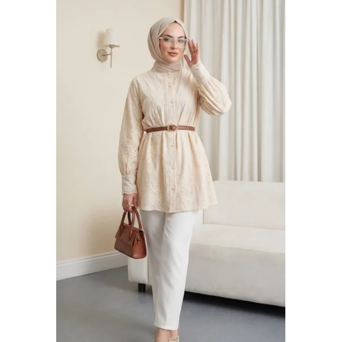 Yakası Ve Kolu Dantelli Top Düğmeli Astarlı Gömlek -Bej