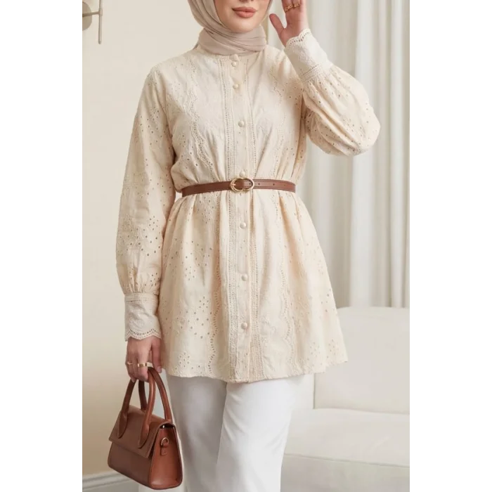 Yakası Ve Kolu Dantelli Top Düğmeli Astarlı Gömlek -Bej