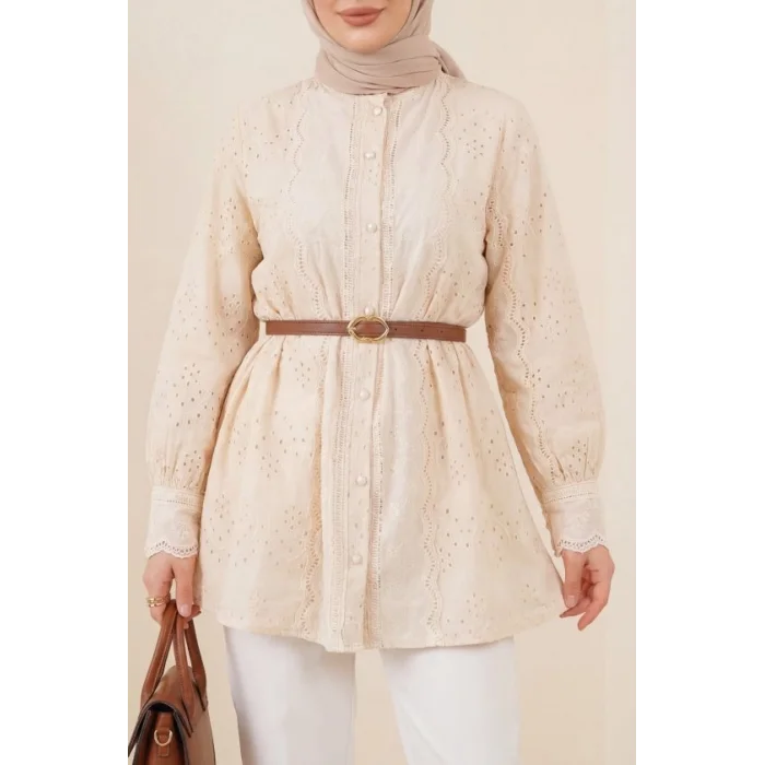 Yakası Ve Kolu Dantelli Top Düğmeli Astarlı Gömlek -Bej