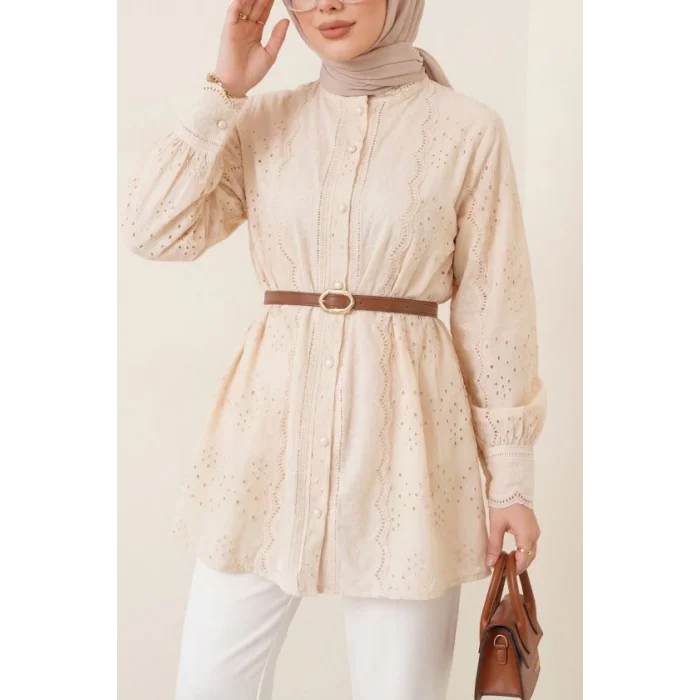 Yakası Ve Kolu Dantelli Top Düğmeli Astarlı Gömlek -Bej