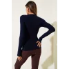 Basic Parmak Geçirme Detaylı Bluz Lacivert T4266
