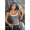 Kadın Antrasit Gri Beyaz Çift Renk Çapraz Askılı Crop Top Bluz – Şık, Rahat ve Kolay Kombinlenebilir