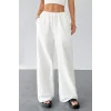 Kadın Beyaz Bol Kesim Cepli Geniş Paça Dökümlü Pantolon – Modern ve Şık Tasarım