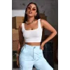 Kadın Beyaz Kalın Askılı Crop Top Büstiyer – Modern ve Şık Tasarım