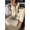 Kadın Beyaz Örme Kumaş V Yaka Düğmeli Rahat Şık Pijama Takımı