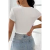 Kadın Beyaz Yarım Kol Düz Yaka Crop Top Bluz – Şık, Rahat ve Kolay Kombinlenebilir