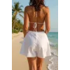 Kadın Beyaz Yırtmaçlı Etek Görünümlü Şık Deniz Şortu – Modern ve Şık Tasarım