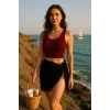 Kadın Bordo Yuvarlak Yaka Crop ve Siyah Pareo 2li Set – Modern ve Şık Tasarım