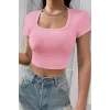 Kadın Pembe Yarım Kol Düz Yaka Crop Top Bluz – Şık, Rahat ve Kolay Kombinlenebilir