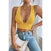 Kadın Sarı Çapraz Sırt Detaylı Şık Crop Top Büstiyer – Modern ve Şık Tasarım