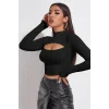 Kadın Siyah Göğüs Dekolteli Uzun Kollu Cut Out Crop Top Bluz – Şık, Rahat ve Kolay Kombinlenebilir