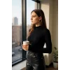 Kadın Siyah Parmak Detaylı Esnek Uzun Kollu Body