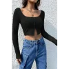 Kadın Siyah Uzun Kollu Agraflı Göğüs ve Göbek Dekolteli Crop Top Bluz – Şık, Rahat ve Kolay Kombinlenebilir