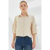Kol Detaylı Bej Crop Gömlek 20246