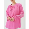Yakası Bağlamalı Kolu Nakışlı Lastikli Gömlek -Pembe