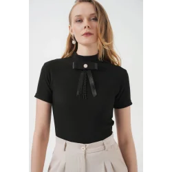 926 Yaka Detaylı Kısa Kol Bluz - Siyah
