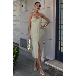 Göğsü Aksesuarlı Önü Yırtmaçlı Elbise 2899