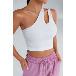 Kadın Beyaz Tek Omuz Cut Out Detaylı Crop Top Bluz – Şık, Rahat ve Kolay Kombinlenebilir