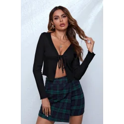 Kadın Siyah Uzun Kollu Önden Bağlama Detaylı Crop Top Bluz – Şık, Rahat ve Kolay Kombinlenebilir