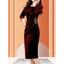 Kadın Uzun Kollu Bot Yaka Yanı Taş Detaylı Midi Kadife Elbise