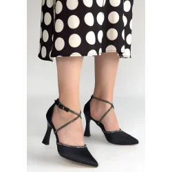 Kanji Siyah Saten Topuklu Ayakkabı