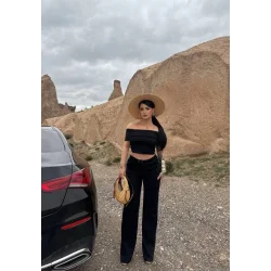 Madonna yaka bol paça pantolonlu takım