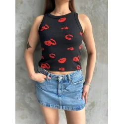 Öpücük baskılı bluz