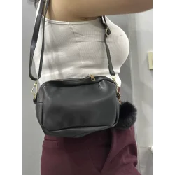 Ponpon siyah cilt çanta