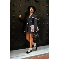 Siyah Etiket Detaylı Ceket