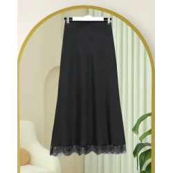 Ucu Dantel Detaylı Saten Etek -Siyah