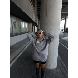 Uzun Kol Kapşonlu Göğüs Baskılı SweatShirt - Gri