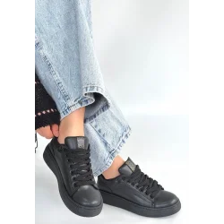 Yier Siyah Cilt Bağcıklı Spor Ayakkabı