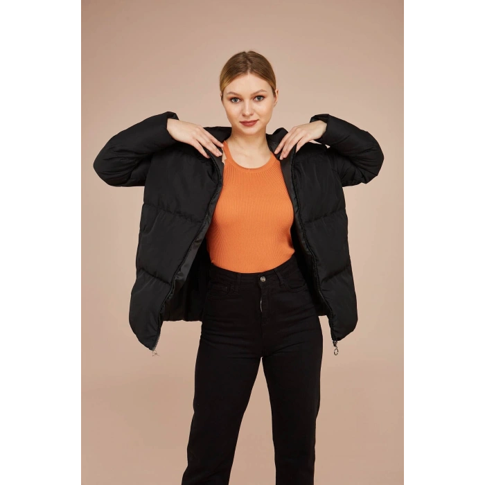 Kadın Siyah Kapüşonlu Şişme Mont Oversize Kalıp