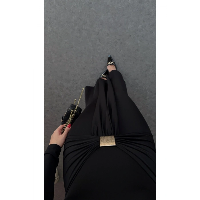 Omzu Açık Elbise Toka Detaylı Uzun Kol Uzun Elbise