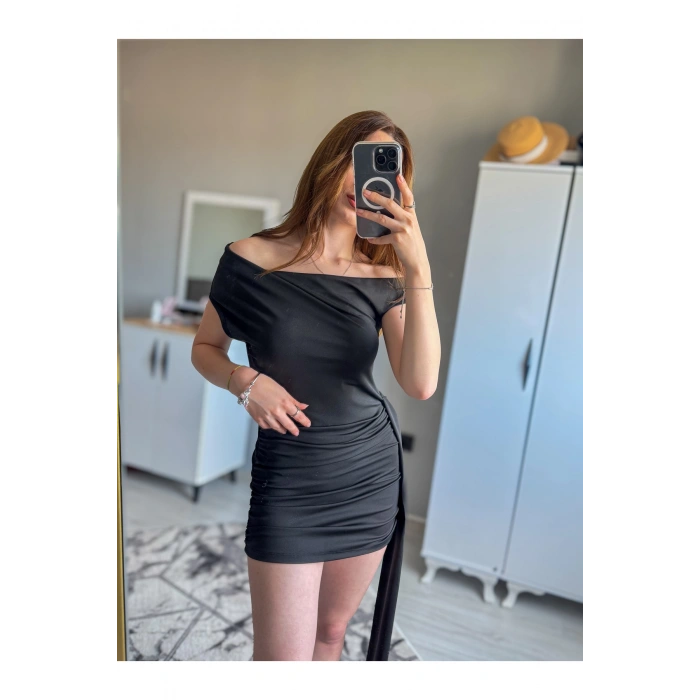 Omuzdan Askılı Kuyruklu Büzgülü Mini Siyah Elbise