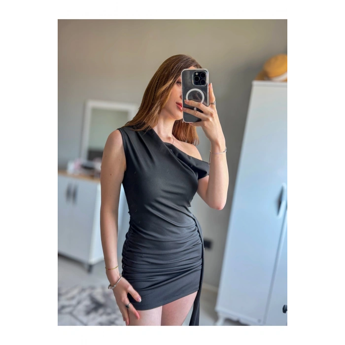 Omuzdan Askılı Kuyruklu Büzgülü Mini Siyah Elbise