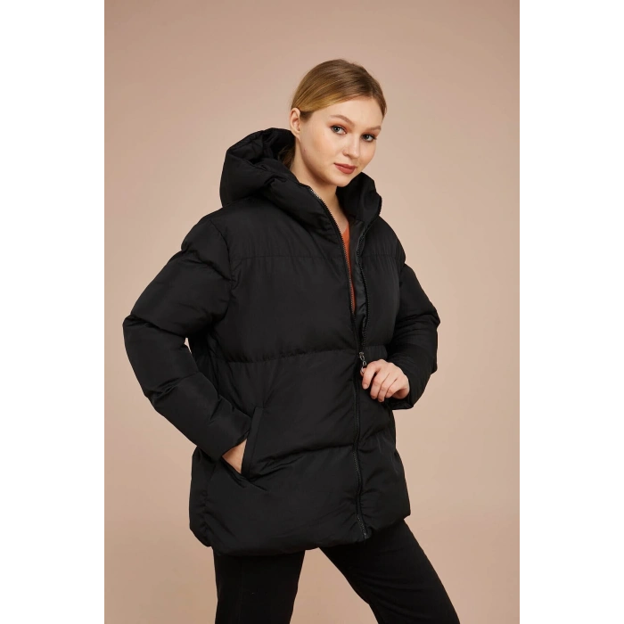 Kadın Siyah Kapüşonlu Şişme Mont Oversize Kalıp