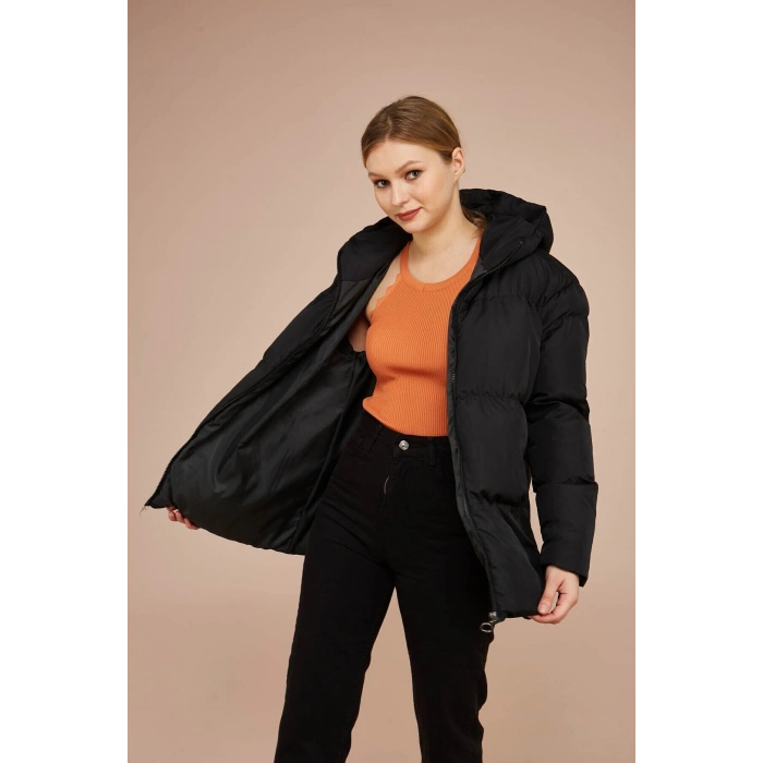 Kadın Siyah Kapüşonlu Şişme Mont Oversize Kalıp