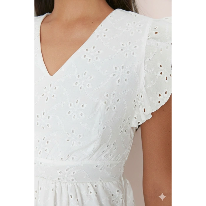 Beyaz Brode Skater/Belden Açılan Mini Astarlı Dokuma Elbise