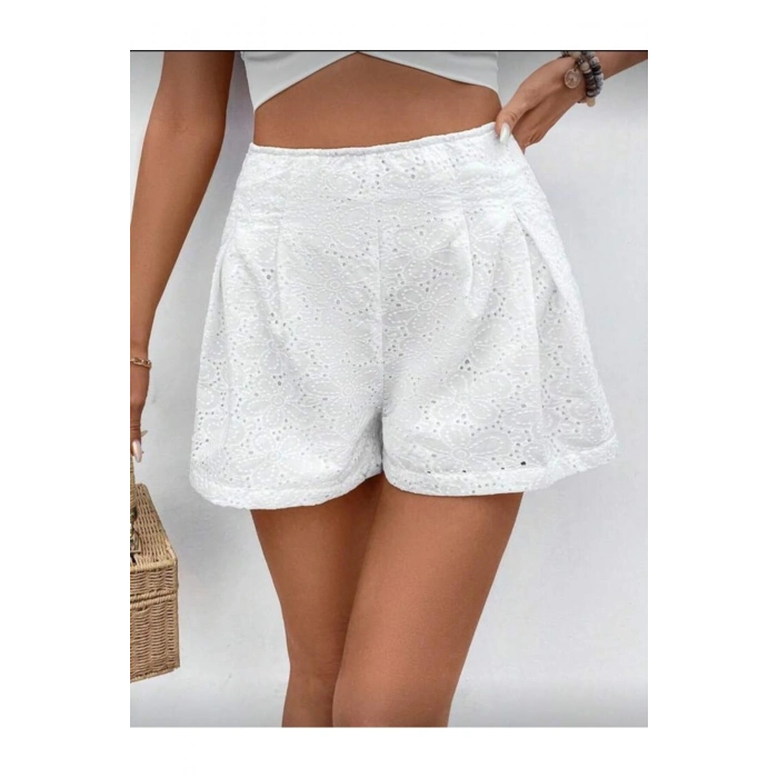 “Yüksek Bel Brode Nakışlı Beyaz Kadın Şort | Yazlık Astarlı Rahat Kesim Günlük Şort”