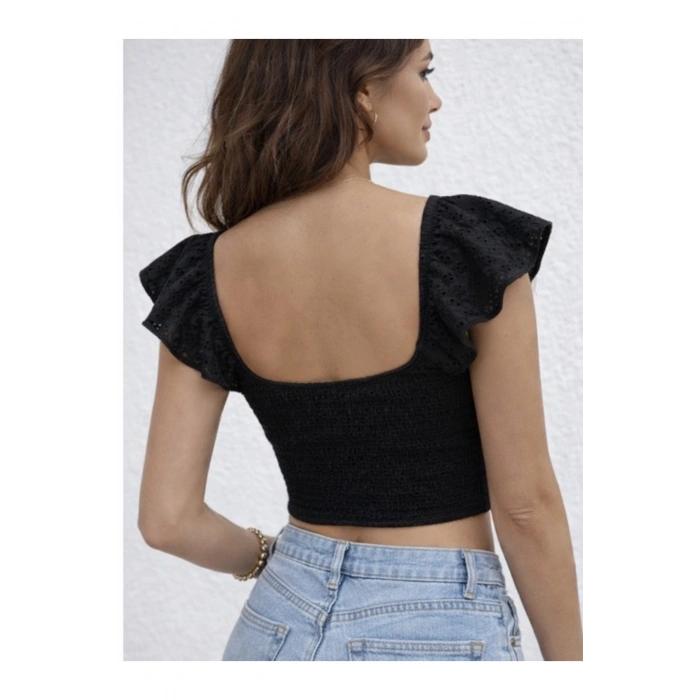 “Brode Nakışlı Siyah Crop Bluz | Kare Yaka Fırfırlı Kol, Esnek Fit Yazlık Kadın Üst”