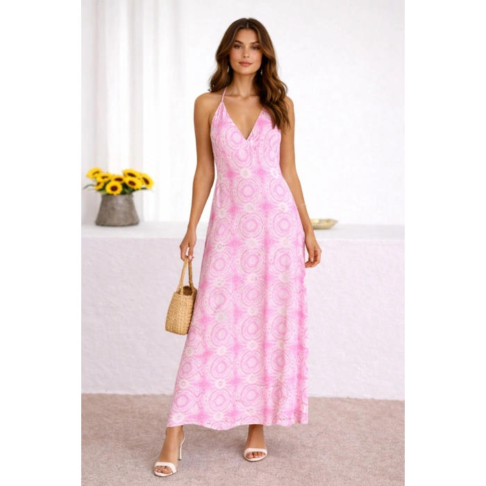 Pembe Desenli Sırt Dekolteli Halter Yaka Maxi Yaz Elbisesi