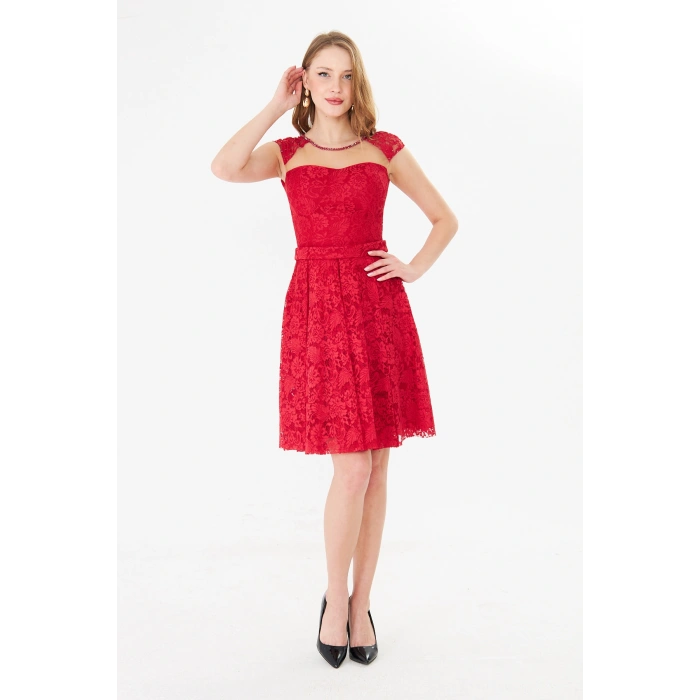 Dantel Detaylı Kırmızı Diz Üstü Abiye Elbise – Mezuniyet ve Nişan Elbisesi