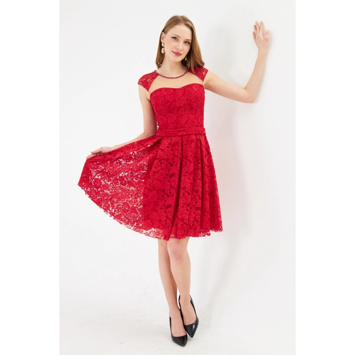 Dantel Detaylı Kırmızı Diz Üstü Abiye Elbise – Mezuniyet ve Nişan Elbisesi