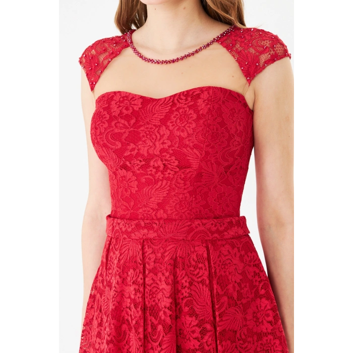 Dantel Detaylı Kırmızı Diz Üstü Abiye Elbise – Mezuniyet ve Nişan Elbisesi