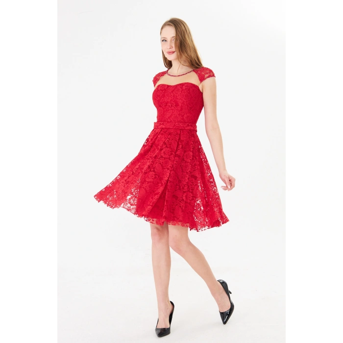 Dantel Detaylı Kırmızı Diz Üstü Abiye Elbise – Mezuniyet ve Nişan Elbisesi
