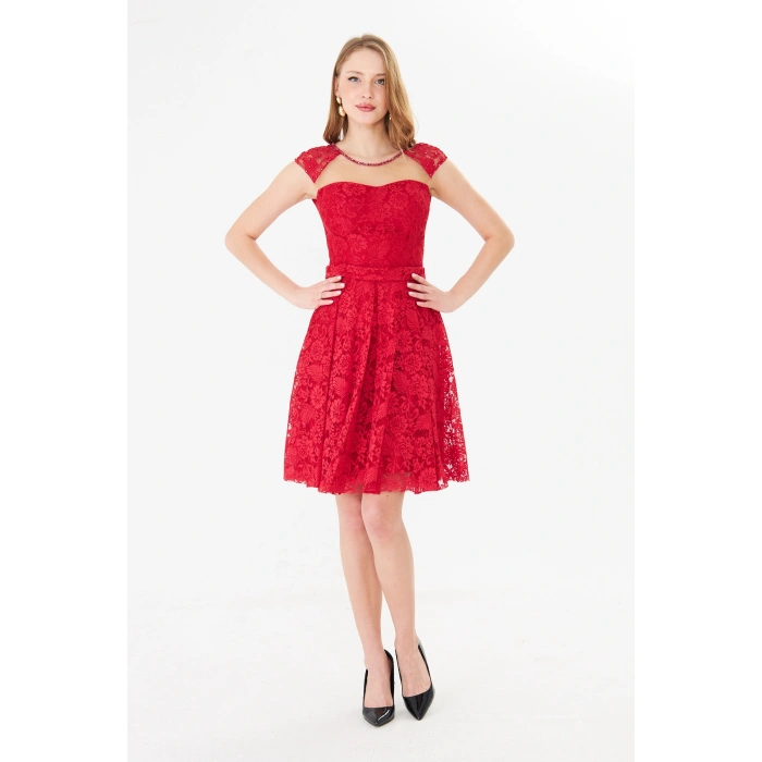 Dantel Detaylı Kırmızı Diz Üstü Abiye Elbise – Mezuniyet ve Nişan Elbisesi