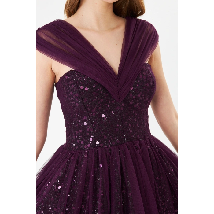 Mor Payet Detaylı Tül Abiye Elbise – V Yaka, Diz Altı, Özel Gün Davet Elbisesi