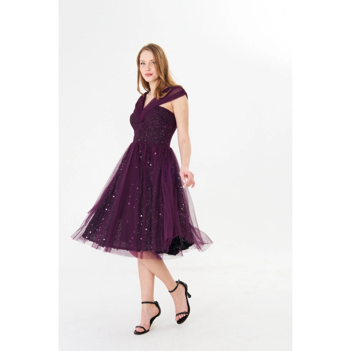 Mor Payet Detaylı Tül Abiye Elbise – V Yaka, Diz Altı, Özel Gün Davet Elbisesi