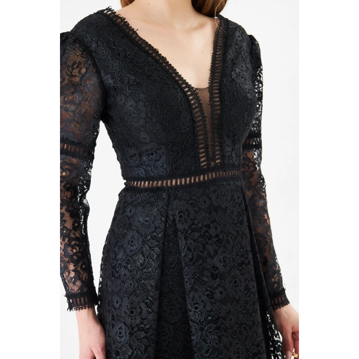 Siyah Dantel V Yaka Uzun Kollu Davet Elbisesi